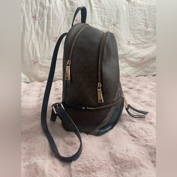 Used Michael Kors Rhea Zip backpack - Picture 17 of 17